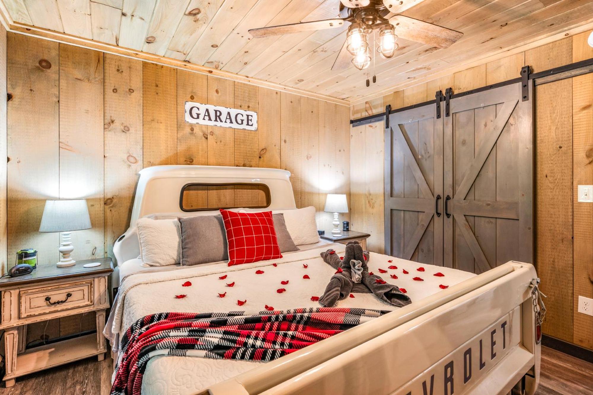 Lil Cabin In The Cove! Mtn Views, Theater, Hot Tub, Games, King Beds, Prime Location! Sevierville Exterior foto