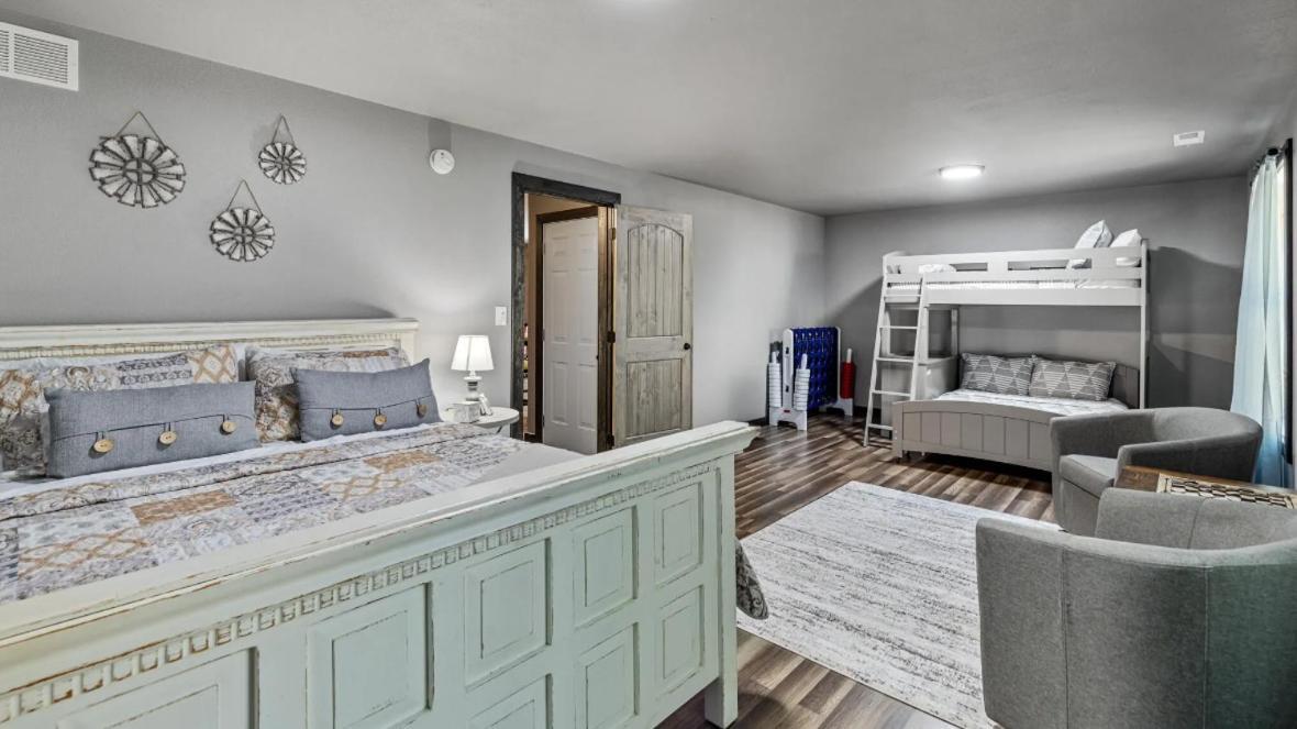 Lil Cabin In The Cove! Mtn Views, Theater, Hot Tub, Games, King Beds, Prime Location! Sevierville Exterior foto