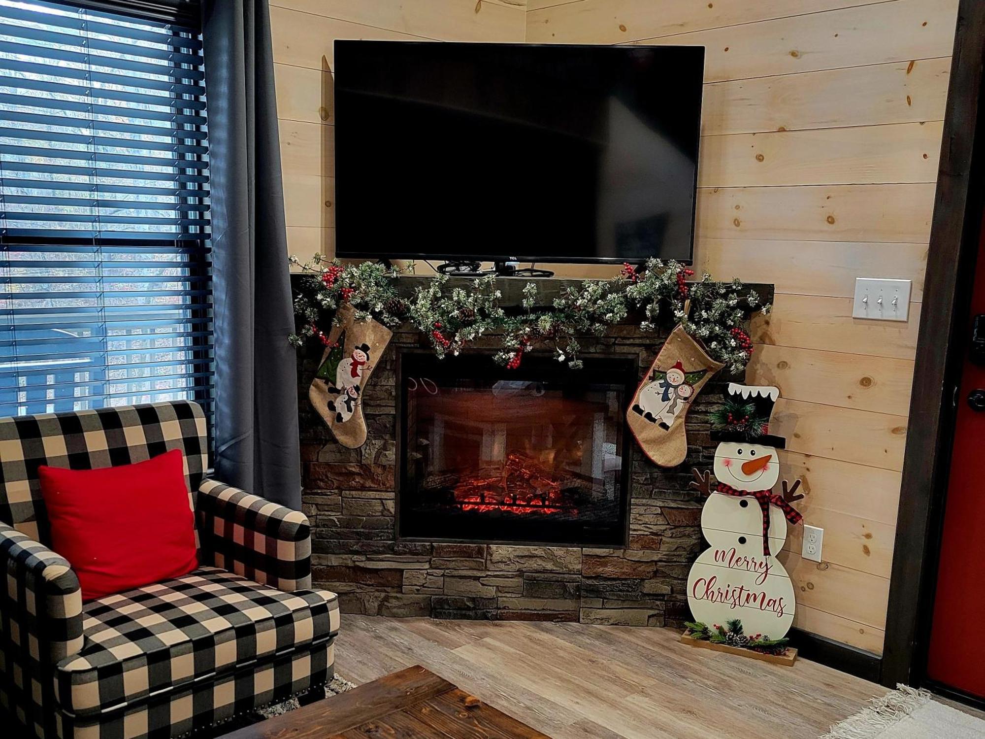 Lil Cabin In The Cove! Mtn Views, Theater, Hot Tub, Games, King Beds, Prime Location! Sevierville Exterior foto